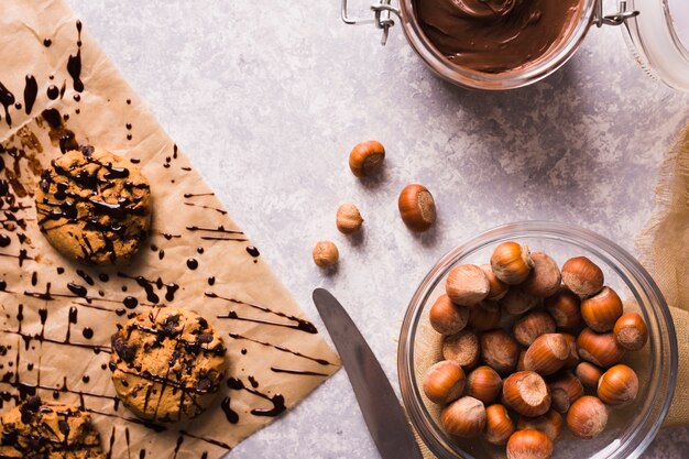 Biscuits au chocolat et noisettes