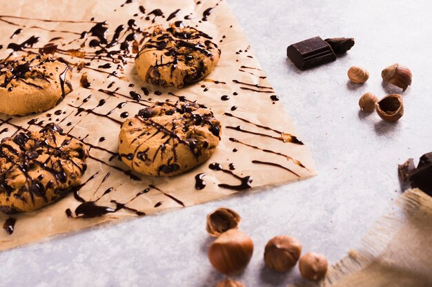 Biscuits au chocolat et noisettes