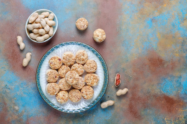 Photo gratuite biscuits aux arachides faits maison.