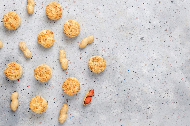 Biscuits aux cacahuètes maison.