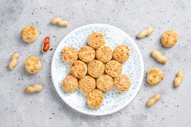 Biscuits aux cacahuètes maison.