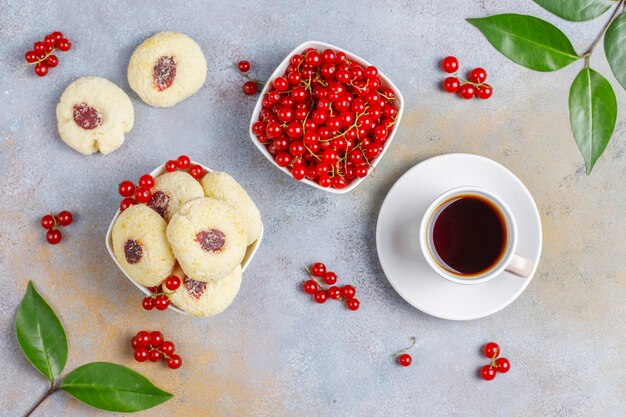 Biscuits à la confiture de groseille rouge rustique fait maison