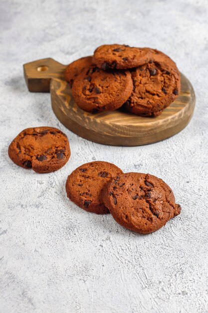 Biscuits sans gluten aux pépites de chocolat.