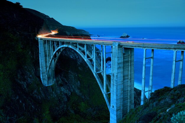 Bixby Bridge comme le célèbre monument de Big Sur en Californie.