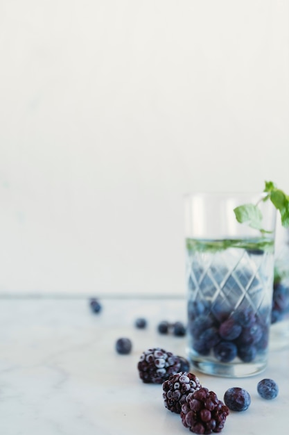 Blackberry près de boisson aux bleuets