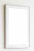 Photo gratuite blanc cadre blanc sur fond de mur blanc