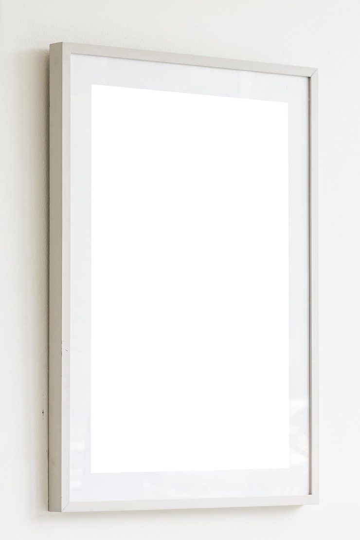 Photo gratuit blanc cadre blanc sur fond de mur blanc