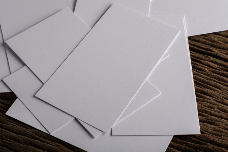 Photo gratuit blank white présentation de la carte de visite de l&#39;identité de l&#39;entreprise sur le fond du bois