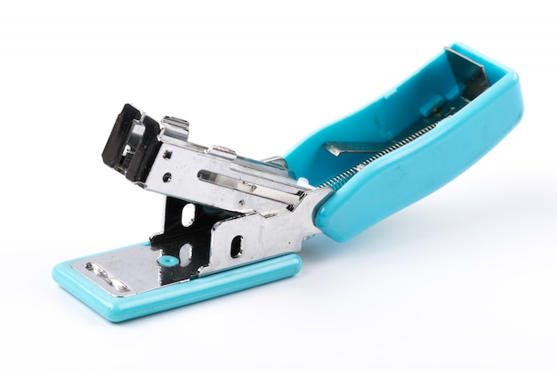 Blue stapler sur fond blanc