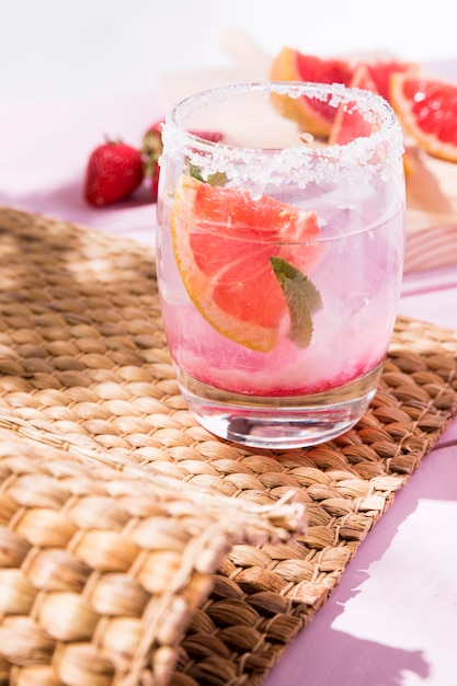 Photo gratuite boisson arôme pamplemousse et fraise