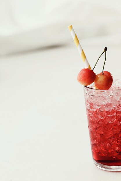 Boisson cocktail aux cerises