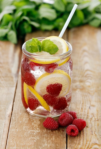 Photo gratuite boisson froide aux framboises