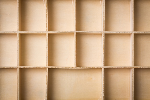 Photo gratuite boîte en bois vide avec compartiments