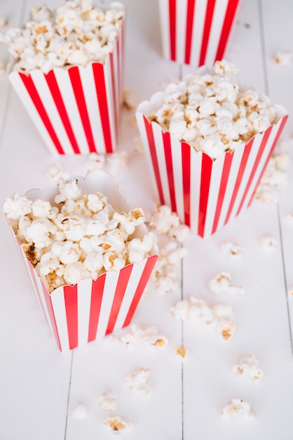 Photo gratuite boîte de pop-corn de cinéma