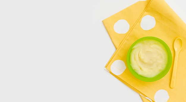 Bol à copier avec purée pour bébé