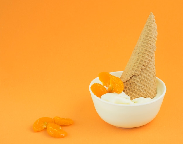 Photo gratuite bol à glace orange