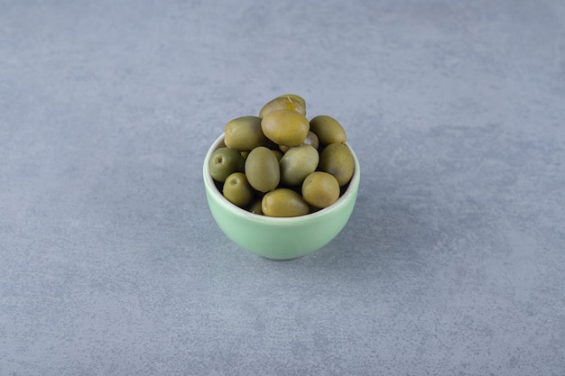 Un bol d'olive crue