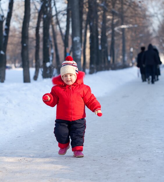 Bon enfant en hiver