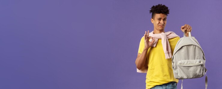 Photo gratuit bon mais pas le meilleur portrait d'un jeune étudiant adolescent déçu et insatisfait grimaçant sans