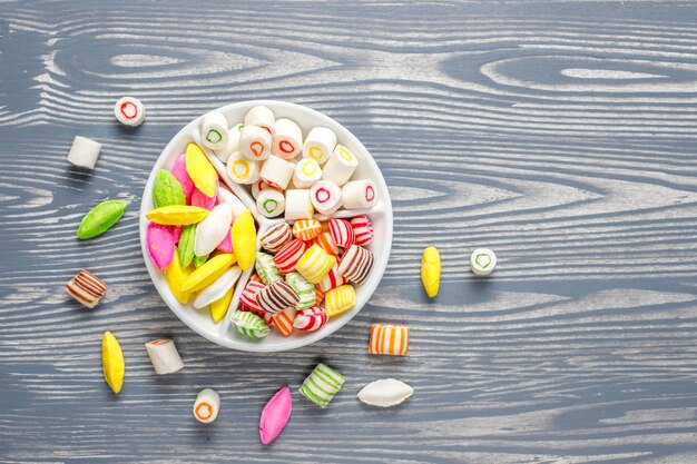 Bonbons colorés, gelée et marmelade, bonbons malsains.