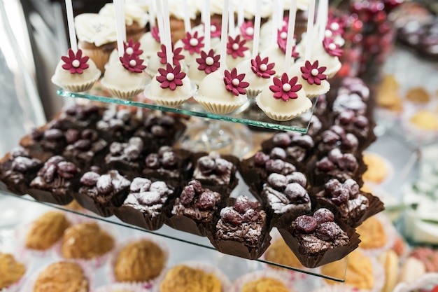 Photo gratuite bonbons et desserts de mariage