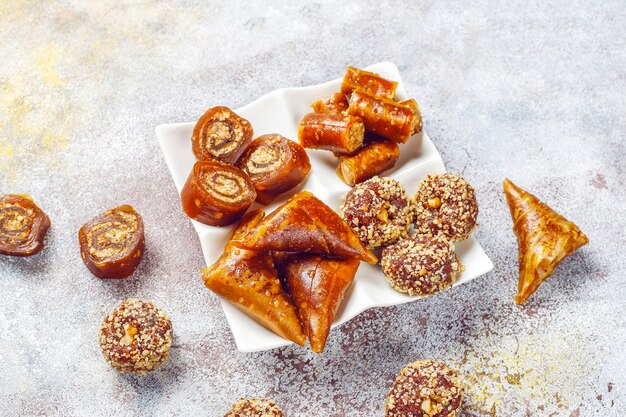 Bonbons de l'Est, assortiment de délices turcs traditionnels aux noix.