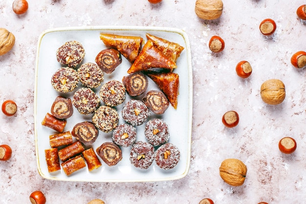 Bonbons De L'est, Assortiment De Délices Turcs Traditionnels Aux Noix.