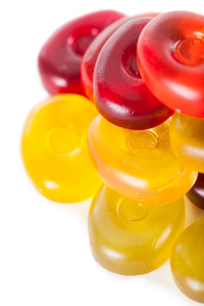 Photo gratuite bonbons à la gelée sur un blanc