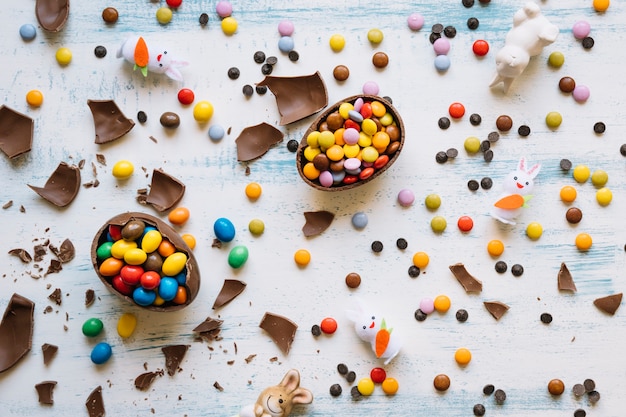 Photo gratuite bonbons de pâques et lapins