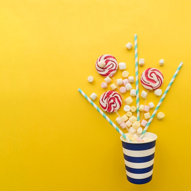 Bonbons, sucettes et tasses à papier