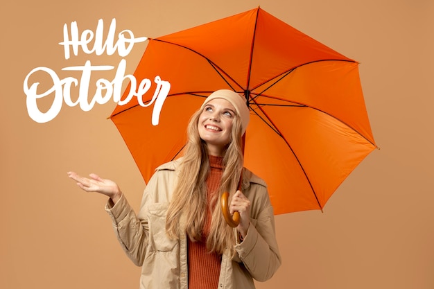 Photo gratuite bonjour fond d'octobre avec une femme souriante