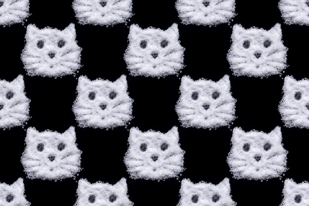 Bonne année. nouvel an chinois 2022. modèle sans couture des formes de tigre, têtes de chat dessinées avec du sel, comme de la neige, isolées sur fond noir.