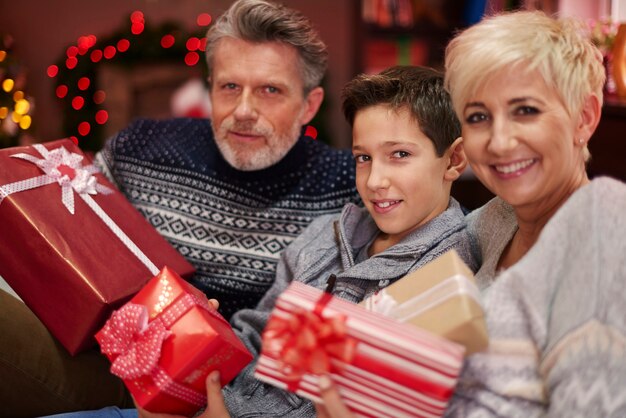 Bonne humeur parmi les membres de la famille