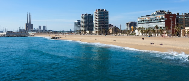 Bord de mer de Badalona de la mer