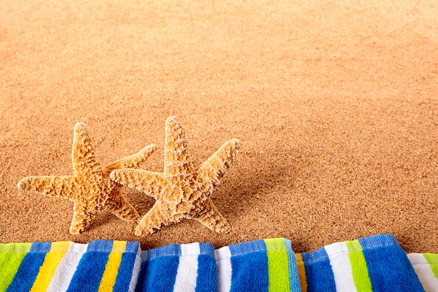 Bord de mer d&#39;étoiles de plage d&#39;été