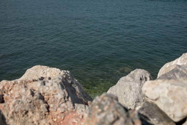 Photo gratuite bord de mer par une journée ensoleillée