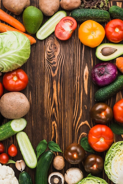 Photo gratuite bordure de légumes assortis