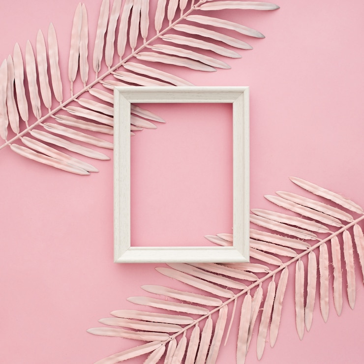 Photo gratuit bordure rose feuilles sur fond rose avec cadre vide
