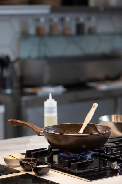 Bouchent la casserole pour la cuisson des aliments