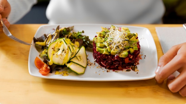 Photo gratuite bouchent la délicieuse cuisine végétarienne