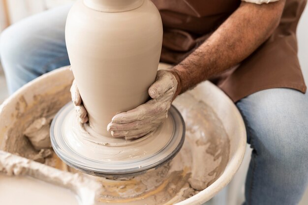 Bouchent les mains en pot