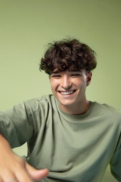 Bouchent le portrait de la belle adolescente