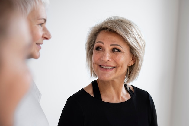 Photo gratuite bouchent portrait de femme faisant du yoga