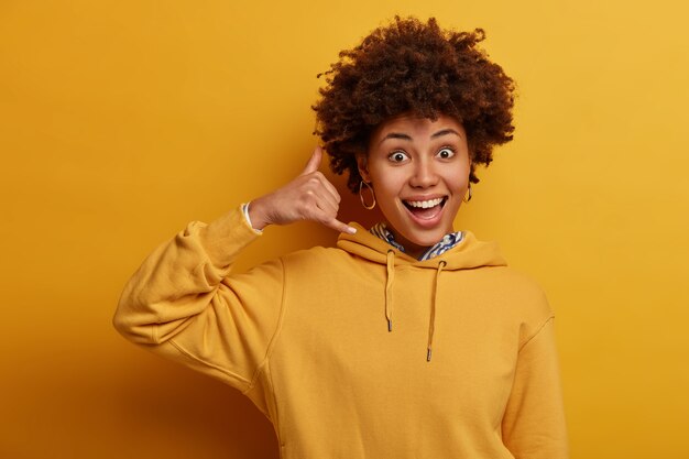 Bouchent le portrait de la magnifique jeune femme