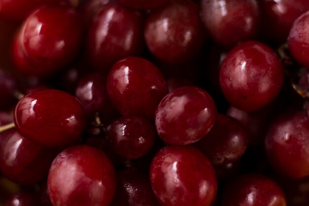 Bouchent les raisins rouges humides