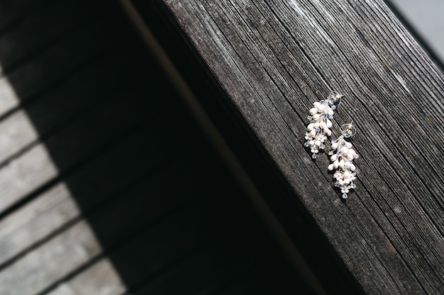 Boucles d'oreilles élégantes pour femmes aux rayons du soleil