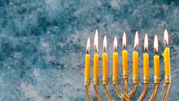 Photo gratuite bougeoir festif pour hanukkah