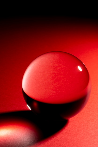 Boule de cristal avec lumière rouge