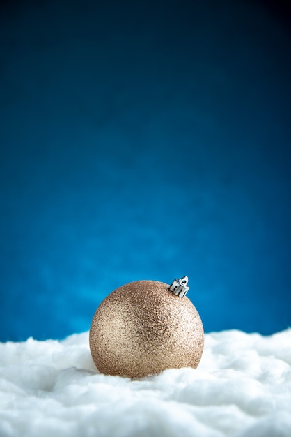 Photo gratuite boule de sapin de noël vue de face