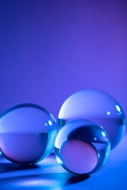 Boules de cristal avec fond bleu